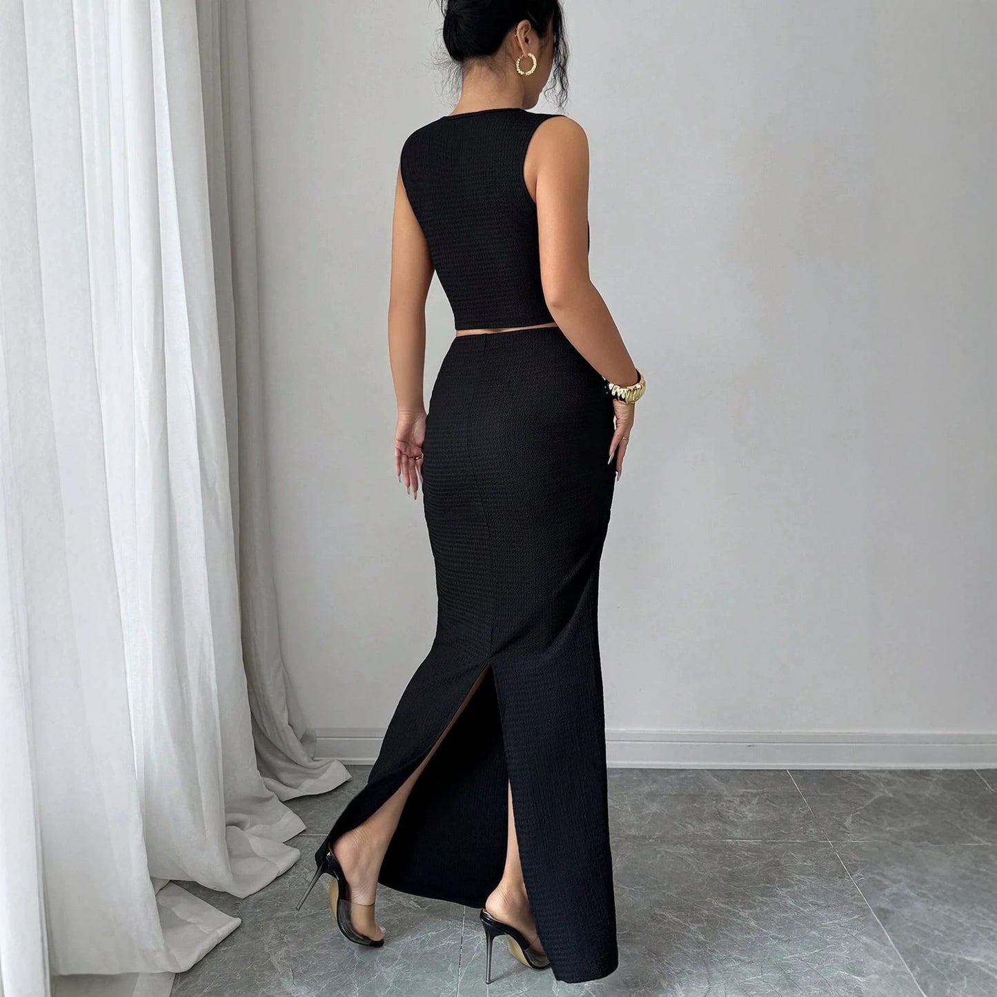 Sleeveless top, hip hugging long skirt set