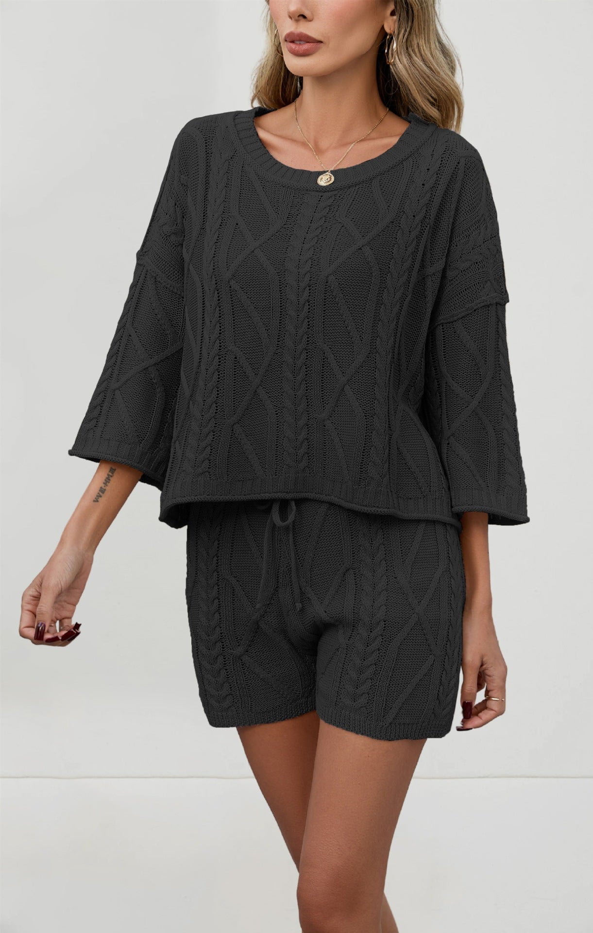 Solid color round neck shorts set