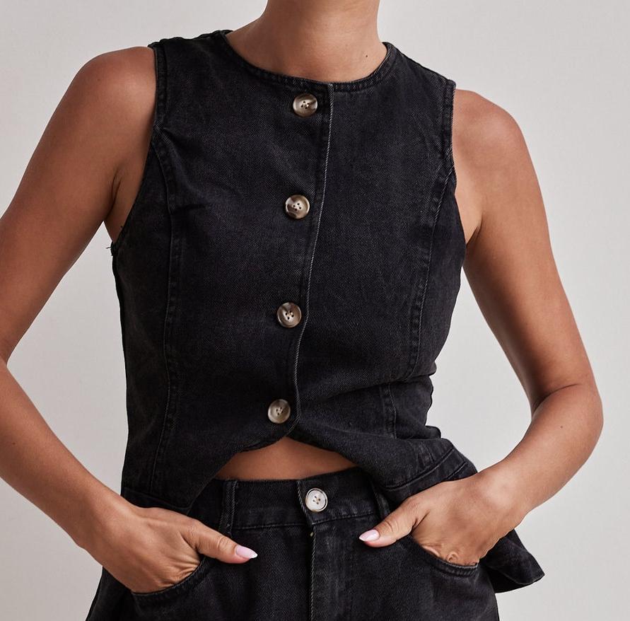 Fashionable sleeveless waist cinched high waisted loose denim shorts set